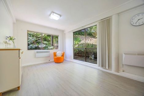 Photo of property in 14 Eugen Place, Bayview, Auckland, 0629