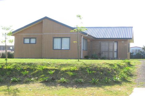 Photo of property in 225 Linton Crescent, Whangamata, 3620