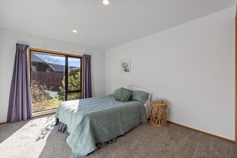 Photo of property in 8 Brockhall Lane, Avonhead, Christchurch, 8042