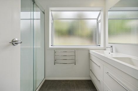 Photo of property in 3 Kahikatea Grove, Paparangi, Wellington, 6037