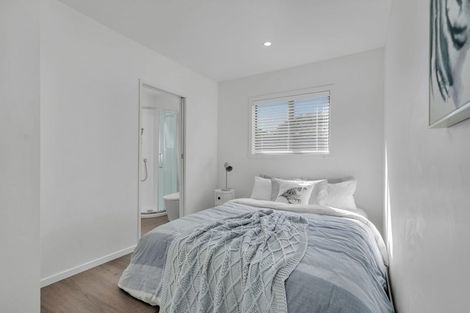 Photo of property in 109 Target Road, Totara Vale, Auckland, 0629
