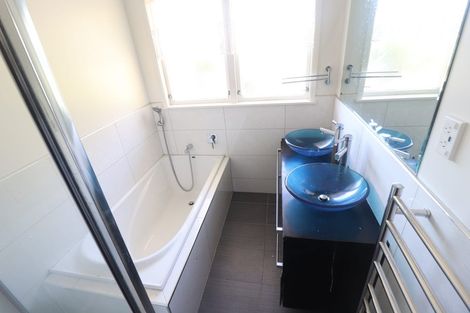 Photo of property in 11 Ellice Road, Totara Vale, Auckland, 0629