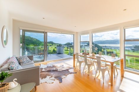 Photo of property in 16 Bunker Way, Strathmore Park, Wellington, 6022