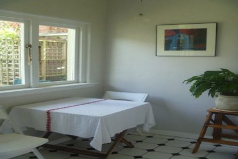 Photo of property in Hobson Flats, 1u2 Hobson Street, Pipitea, Wellington, 6011