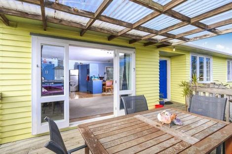 Photo of property in 22b Tomo Street, New Lynn, Auckland, 0600