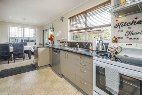 Photo of property in 9 Hindmarsh Street, Henderson, Auckland, 0612