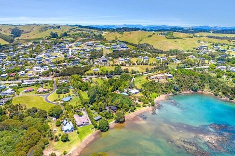 Photo of property in 24 Bay View Road, Cable Bay, 0420