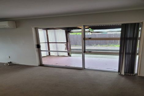 Photo of property in 15 Tiki Street, New Lynn, Auckland, 0600