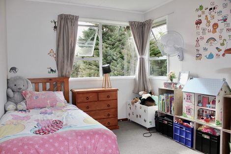 Photo of property in 58 Taipari Road, Te Atatu Peninsula, Auckland, 0610