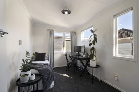 Photo of property in 33 Featherston Street, Takaro, Palmerston North, 4412