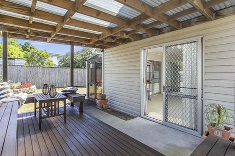 Photo of property in 2/5 Wanaka Place, Pakuranga Heights, Auckland, 2010