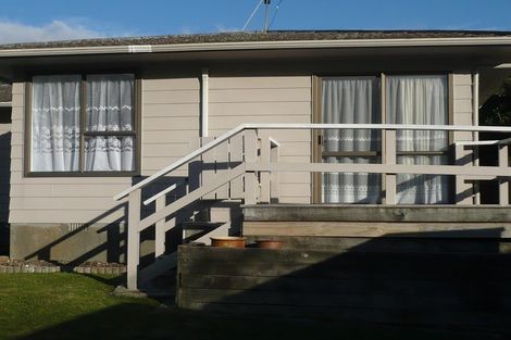 Photo of property in 201a Newlands Road, Newlands, Wellington, 6037