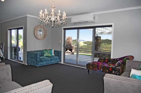 Photo of property in 7 Mountain Road, Kaiwaka, Maungaturoto, 0587