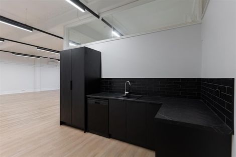 Photo of property in 1e Queen Street, New Plymouth, 4310
