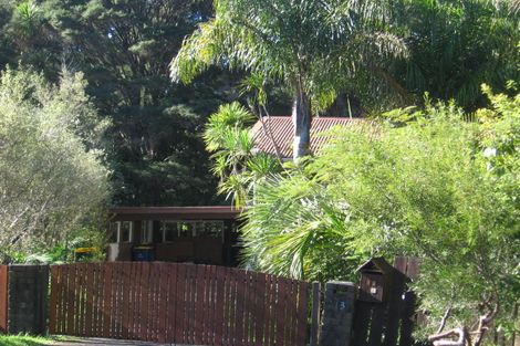 Photo of property in 13 Sonnenberg Way, Titirangi, Auckland, 0604