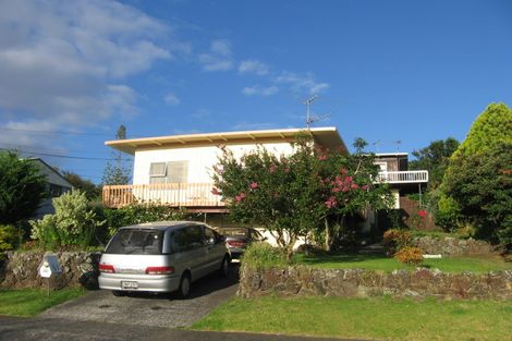 Photo of property in 2/12 Bank Street, Hillcrest, Auckland, 0627