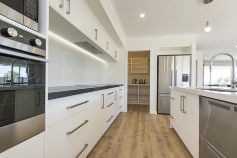 Photo of property in 2 Hydrangea Lane, Milson, Palmerston North, 4414