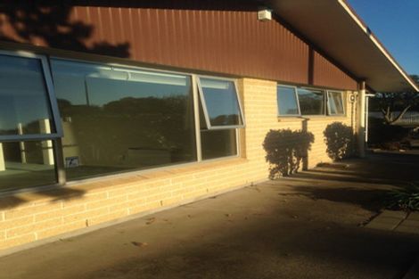 Photo of property in 77 Memorial Avenue, Ilam, Christchurch, 8053