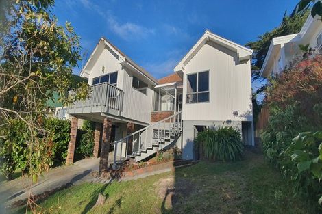 Photo of property in 37 Raroa Terrace, Tawa, Wellington, 5028