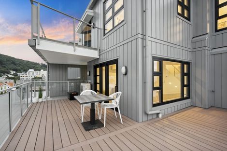 Photo of property in Endeavour Apartments, 125u1 Thorndon Quay, Pipitea, Wellington, 6011