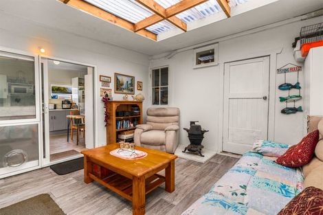Photo of property in 10 Franklin Road, Paparoa, 0571