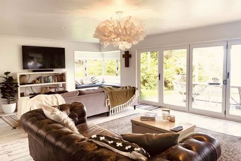 Photo of property in 837a Whangaparaoa Road, Manly, Whangaparaoa, 0930