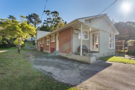 Photo of property in 52 Pinehaven Road, Pinehaven, Upper Hutt, 5019