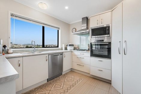 Photo of property in 16 Seamount Drive, Red Beach, 0932