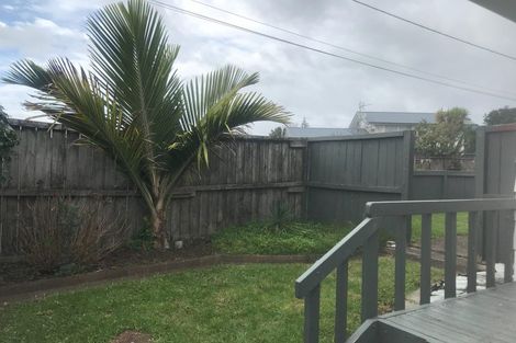 Photo of property in 28 Rewarewa Road, Te Atatu Peninsula, Auckland, 0610