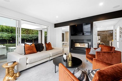 Photo of property in 2 Snowdon Road, Fendalton, Christchurch, 8052