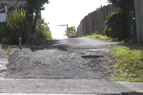 Photo of property in 617a Glenfield Road, Totara Vale, Auckland, 0629
