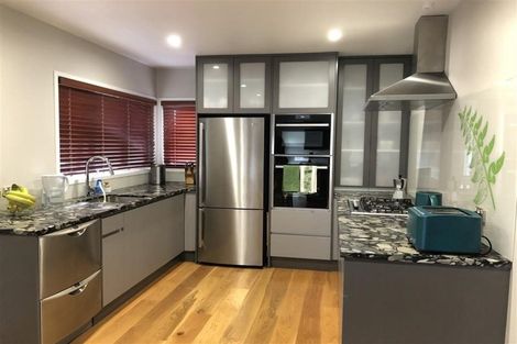 Photo of property in 2/2 Lynngate Place, Hillcrest, Auckland, 0627