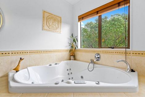 Photo of property in 10 Mosman Place, Chatswood, Auckland, 0626