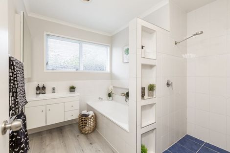 Photo of property in 4202a/2 Great North Road, Glendene, Auckland, 0602