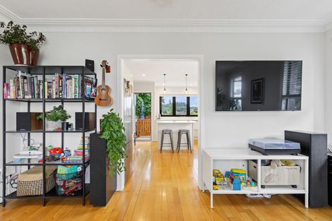 Photo of property in 6 Claridge Street, Glen Eden, Auckland, 0602