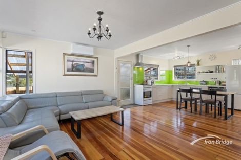 Photo of property in 5 Mavis Place, Beach Haven, Auckland, 0626