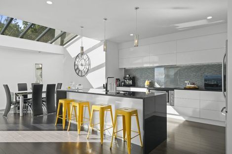 Photo of property in 8 Valley View, Mount Pleasant, Christchurch, 8081