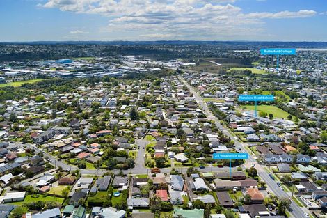 Photo of property in 2/2 Vodanovich Road, Te Atatu South, Auckland, 0610