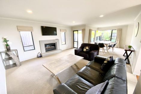 Photo of property in 12 Kalmore Place, Flat Bush, Auckland, 2016