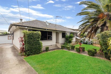 Photo of property in 29 Plumley Crescent, Mangere, Auckland, 2022