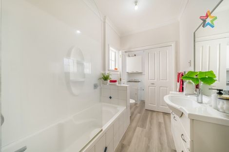 Photo of property in 43 Saint Ronans Avenue, Waterloo, Lower Hutt, 5011