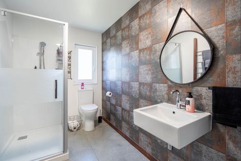 Photo of property in 12 Mahia Lane, Waikanae, 5036