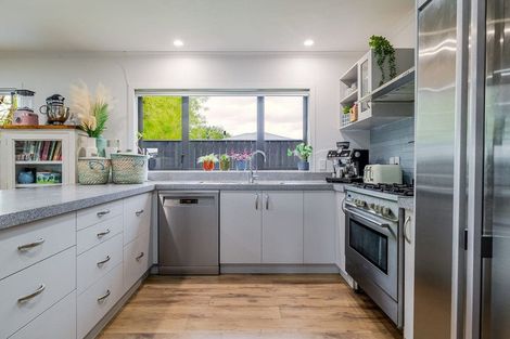 Photo of property in 7 Pegasus Place, Kelvin Grove, Palmerston North, 4414