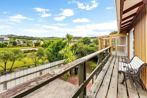 Photo of property in 150 Dowse Drive, Maungaraki, Lower Hutt, 5010