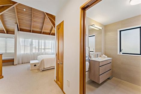 Photo of property in 2/33 Milford Road, Milford, Auckland, 0620