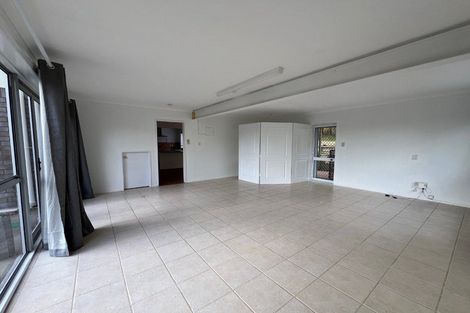 Photo of property in 8 Thornbill Rise, Unsworth Heights, Auckland, 0632