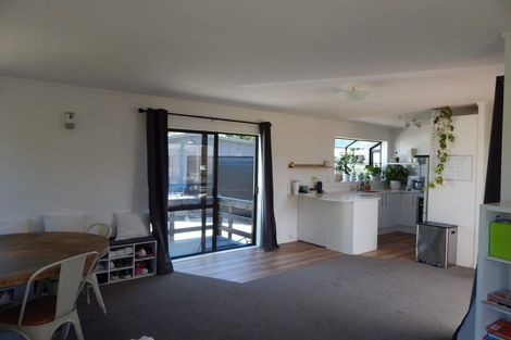 Photo of property in 7 Birdwood Road, Swanson, Auckland, 0612