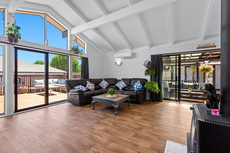 Photo of property in 12 Downer Street, Helensville, 0800