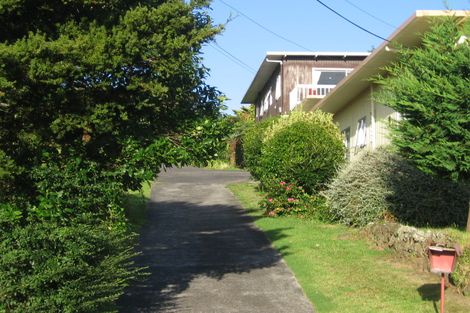 Photo of property in 2/12 Bank Street, Hillcrest, Auckland, 0627