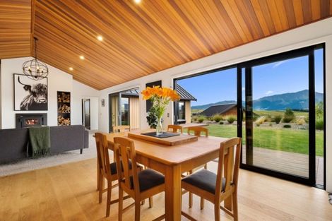 Photo of property in 6a Kinross Lane, Jacks Point, Queenstown, 9371